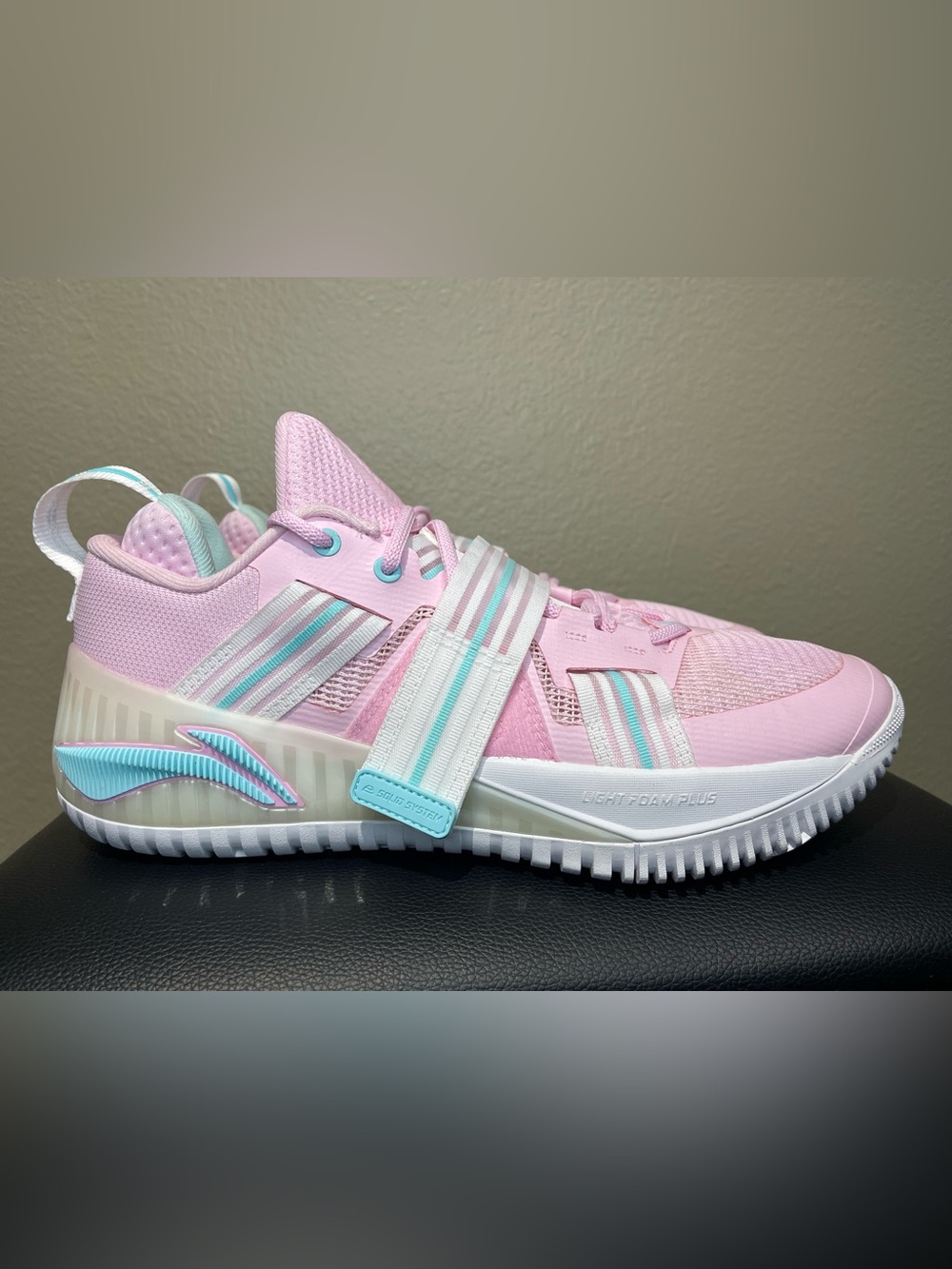 Li-Ning Men's Pink Performance Strap Sneaker with Aqua Accents Sz 11.5